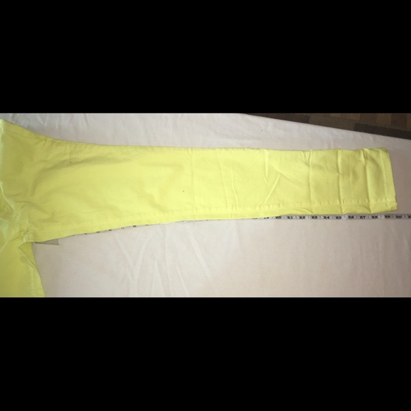 Something TRICKIE Capris - Picture 4 of 5